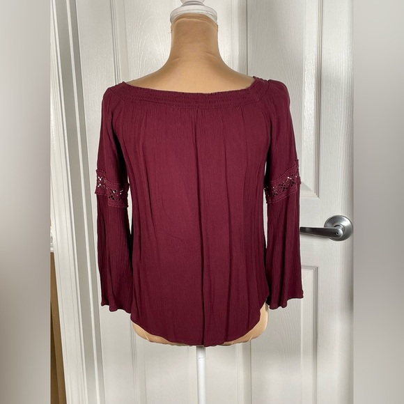 Socialite Burgundy Lace Top‎ Size Small - Picture 6 of 9